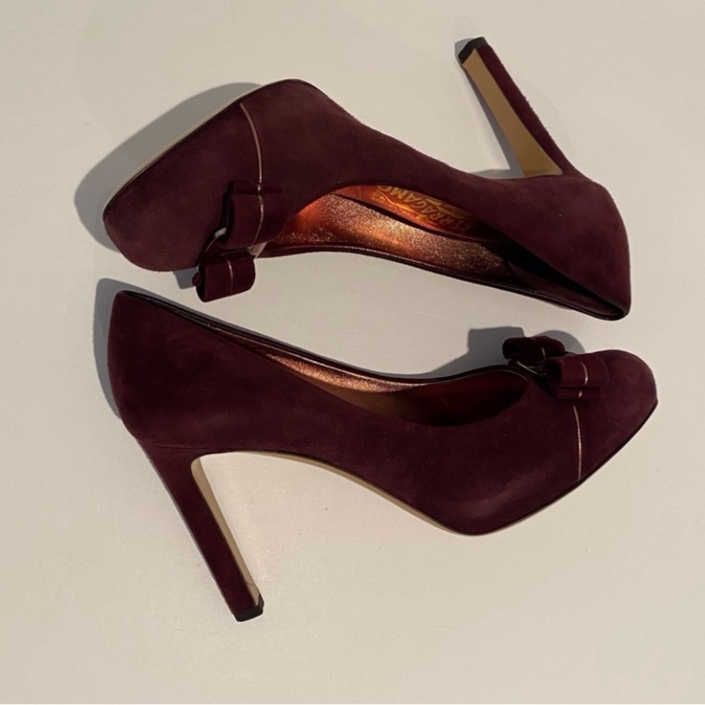 🆕 Salvatore Ferragamo Suede Pumps NIB - Picture 9 of 13